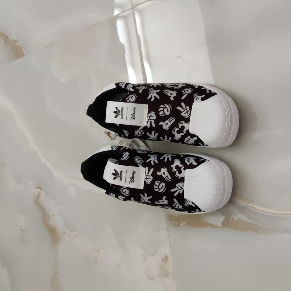 Adidas so cute Mickey mouse sneakers - Picture 2 of 6